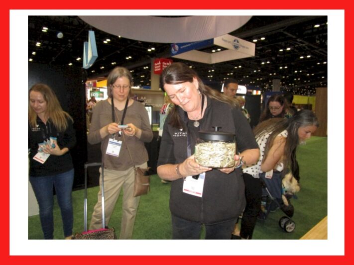 Product Demo: Carnivore’s Brand VP, Eleonora Daireaux, shows their whole freeze-dried minnows, while Katherine Kern examines her sample of the freeze-dried chicken entrée. 