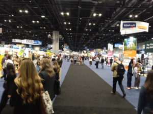 photo-showing-global-pet-expo-floor
